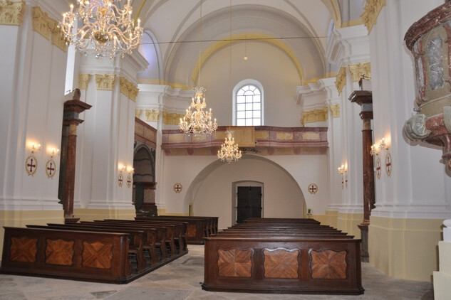 Obnovený interiér kostela Nanebevzetí Panny Marie v Konojedech u Úštěku