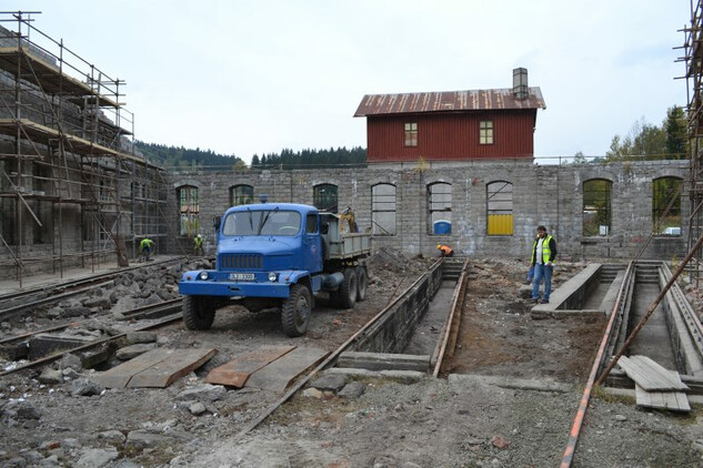 Stavební práce v průběhu obnovy, říjen 2015