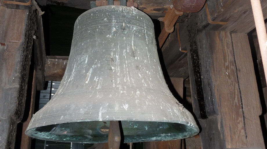 Zvon v kostele sv. Vavřince v Chodově před opravou