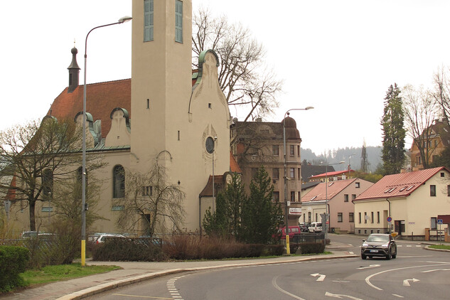 Starokatolický kostel v Jablonci nad Nisou, celkový pohled z Podhorské ulice (2018)