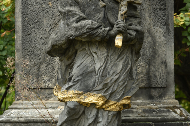Socha sv. Jana Nepomuckého, před restaurováním (2018)