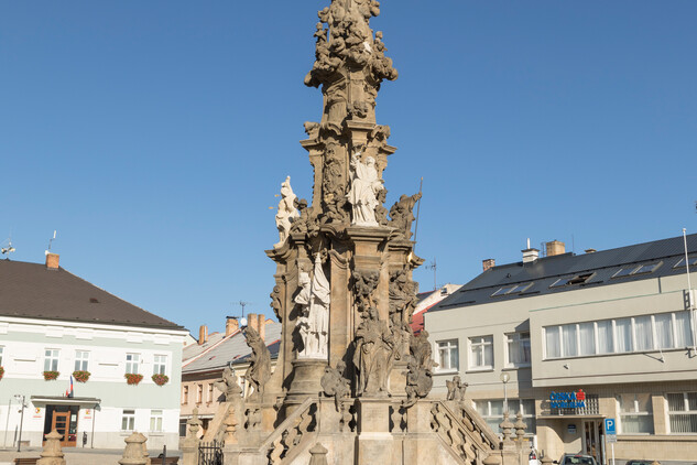 Mariánský sloup na Palackého náměstí v Poličce po obnově