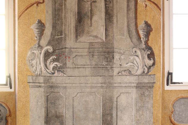 Nástěnné malby v Prachaticích po restaurování, oltář