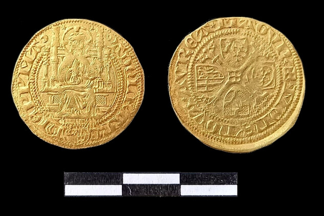 Pozdně středověký zlatý gulden arcibiskupa mohučského nalezený v zásypu příkopu