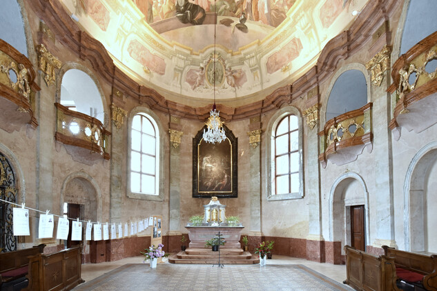 Obnovený interiér kaple Josefa