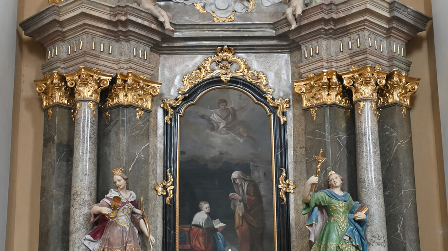 Boční oltář  sv. Anny po restaurování