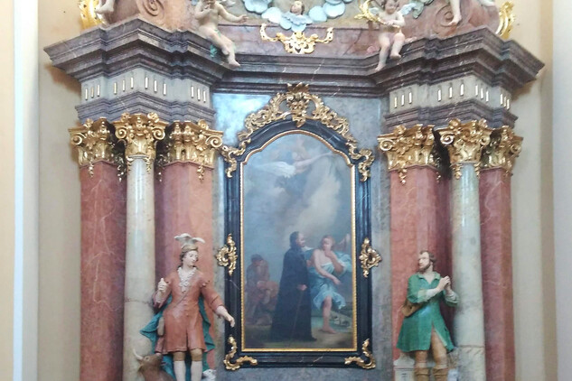 Boční oltář sv. Jana Nepomuckého před restaurováním