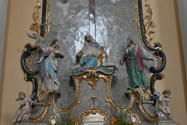 Boční oltář Bolestné Panny Marie, po restaurování