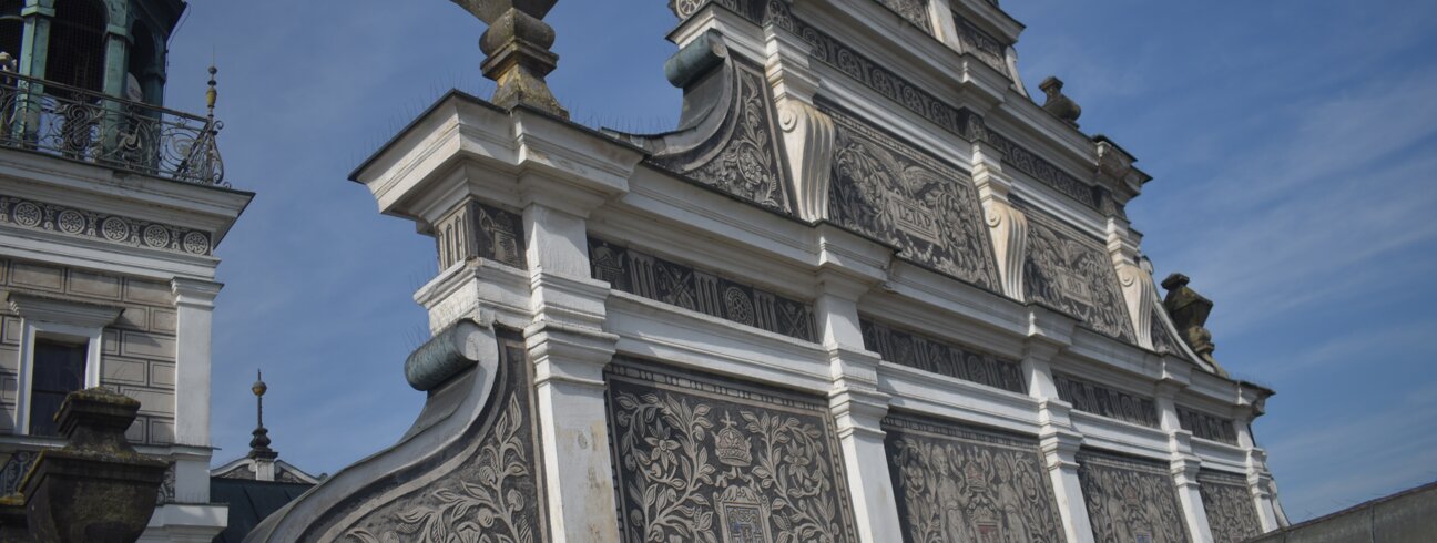 Západní štít po obnově Západní štít po obnově