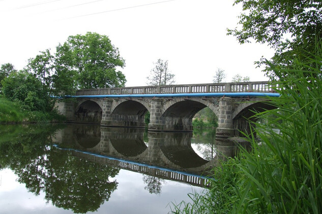Mirovice, klenutý kamenný inundační most, ulice Pod Kostelem 