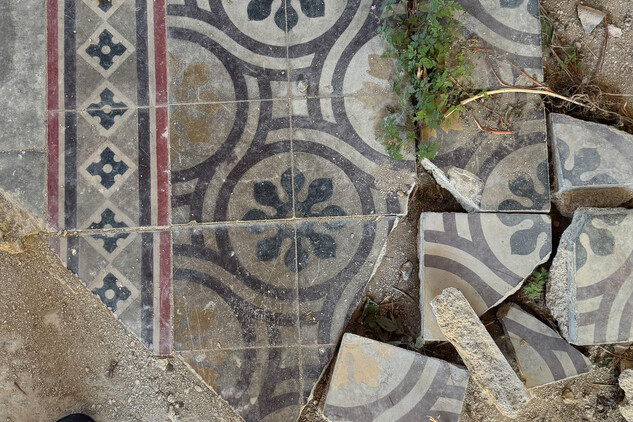 Rožmitál na Šumavě, poutní kaple Panny Marie Pomocné , interiér, dlažba, stav v roce 2025