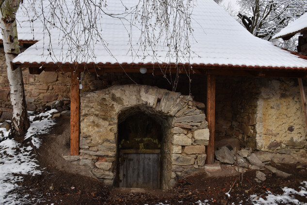 Vacovice, čp. 5, "žudro" - klenutý přístavek u vchodu do domu