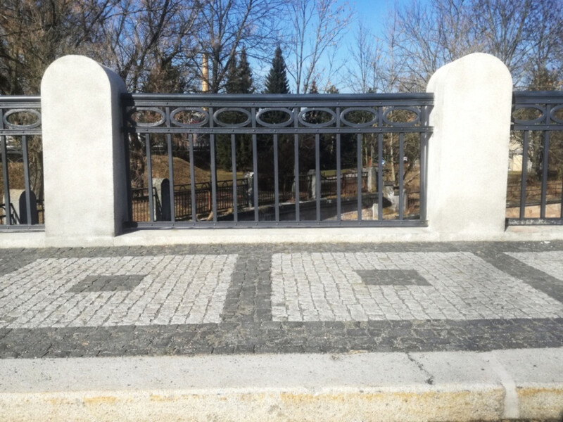Tyršův most v Jaroměři, detail zábradlí a dlažby | © NPÚ, ÚOP v Josefově, Jiří Balský 2019 Tyršův most v Jaroměři, detail zábradlí a dlažby | © NPÚ, ÚOP v Josefově, Jiří Balský 2019