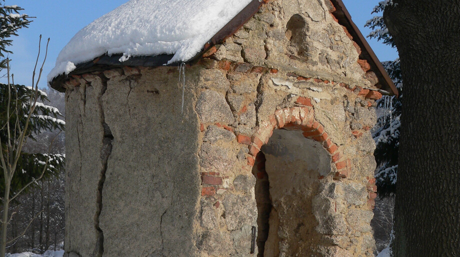 Proseč nad Nisou, výklenková kaple, stav před obnovou, leden 2012 | © NPÚ, ÚOP v Liberci, foto Miloš Krčmář
