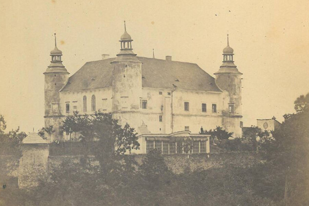 Zámek před přestavbou v roce 1874