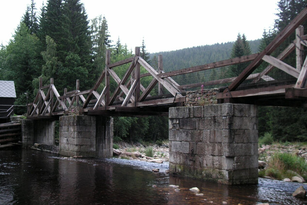 Srní, hradlový most