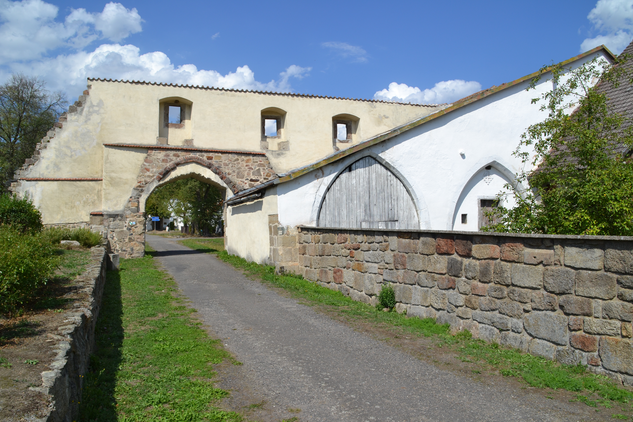 Stavební pozůstatky zaniklého nepomuckého kláštera v obci Klášter