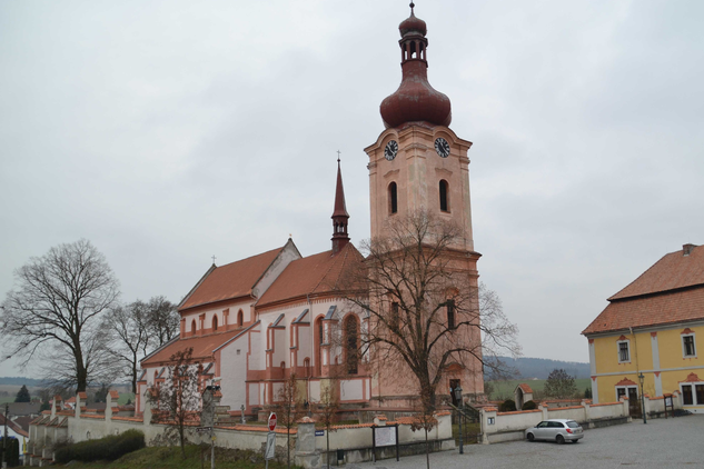 Přesanické náměstí, kostel sv. Jakuba