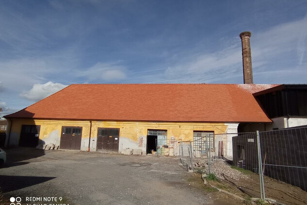 Horažďovice, zámecký pivovar, objekt stájí po obnově střešního pláště. Foto: Radka Kočí, Městský úřad Horažďovice, 2023.