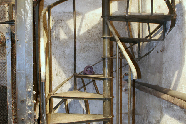 Bývalé železářství firmy „Koula a syn“ před restaurování interiéru (2005)