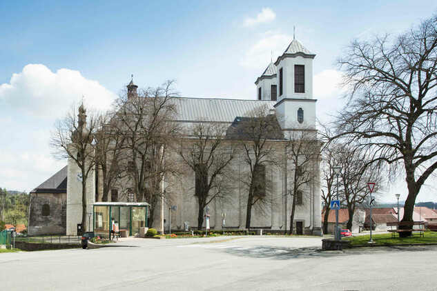 Kostel sv. Anny a kostel Narození Panny Marie v Přibyslavicích na Třebíčsku, 2023, foto: Lucie Herbricková