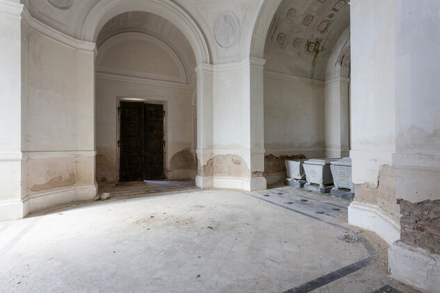 Hrobka Pallavicini v Jemnici před obnovou, interiér, foto Viktor Mašát