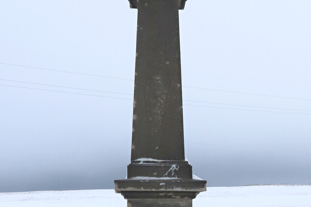 1. Pilíř se sochou Nejsvětější Trojice, Hora Svatého Šebestiána, okr. Chomutov
