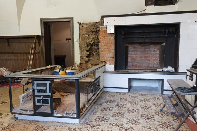 Rekonstrukce sporáku v zámecké kuchyni