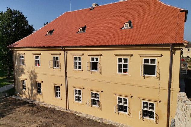 Jižní křídlo hospodářského dvora v Zákupech po obnově