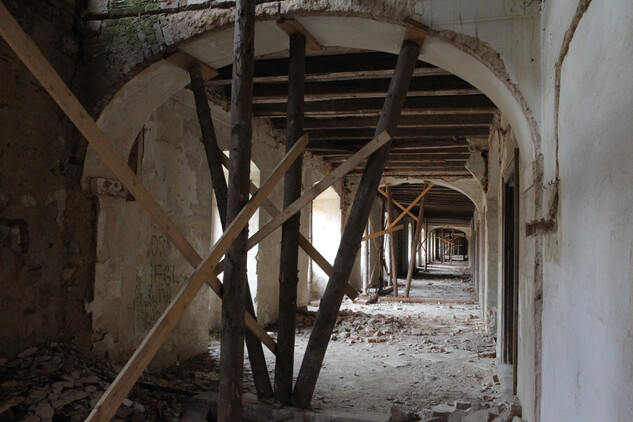 1. patro hospodářského dvora před obnovou