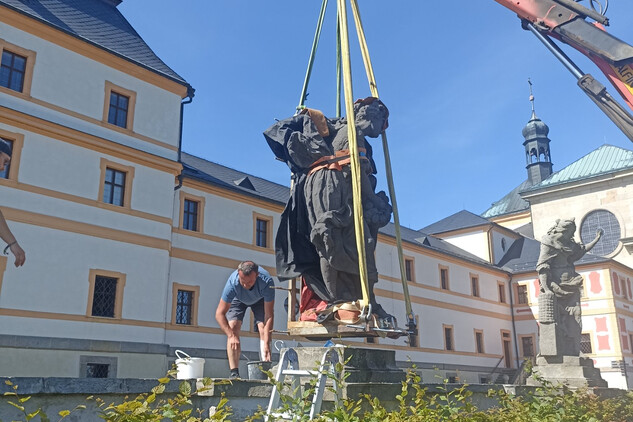Návrat zrestaurované sochy Štědrosti
