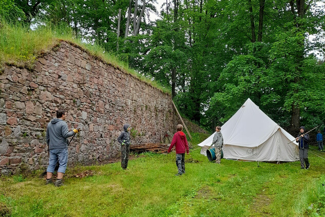 Správa hradu Litice pokračovala ve spolupráci se skautským oddílem z Jilemnice