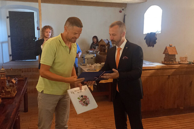Cena Adolfa Heyduka 2021 putovala na Kuks