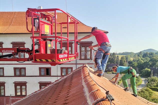 Zámek Zákupy, obnova krovů a střechy