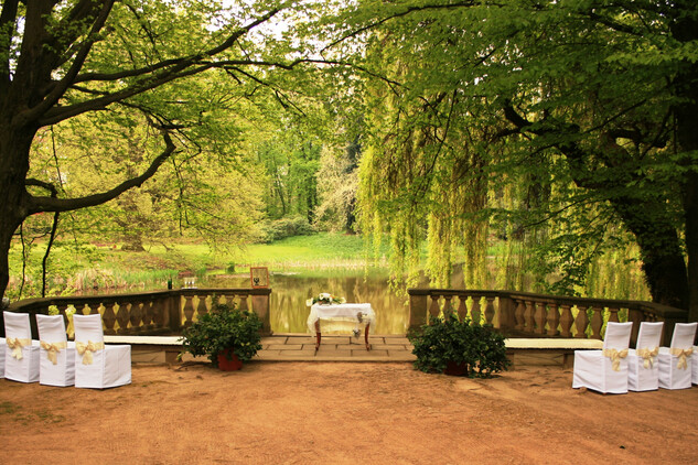 Svatba v parku zámku Slatiňany