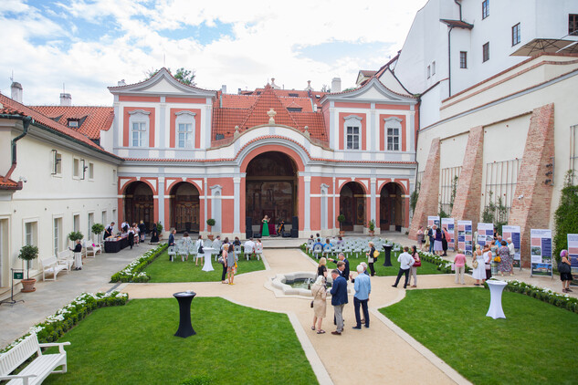 Setkání v zahradách pod Pražským hradem - zahájení výstavy