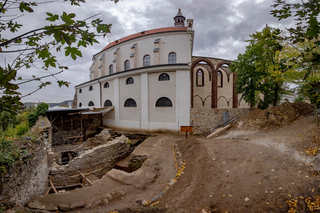 místo výzkumu z hmotou kostela (foto archiv NPÚ Martin Frouz)