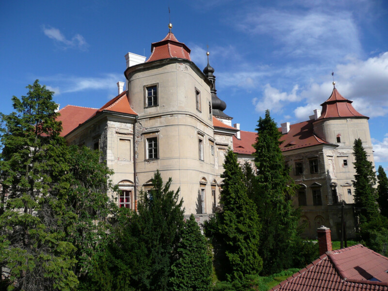 severozápadní pohled na zámek Jezeří severozápadní pohled na zámek Jezeří