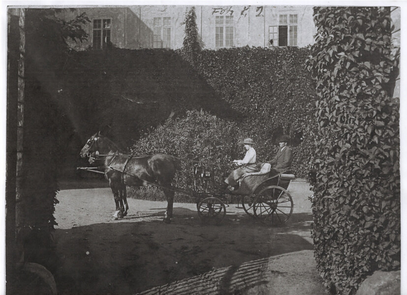 Nádvoří v roce 1902 Nádvoří v roce 1902