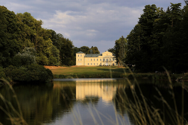 Zámek Kynžvart - pohled z ostrůvku | © Radek Míča
