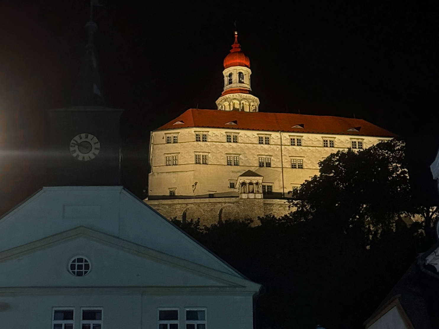 Hradozámecká noc na Náchodě - prohlídky bez průvodce (pátrací hra v I. okruhu)