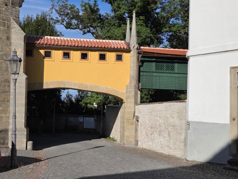 Spojovací chodba mezi zámkem a kostelem | © Jaroslav Bušta, nepodléhá CC
