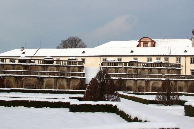 zámek Zákupy - zimní pohled na barokní terasy