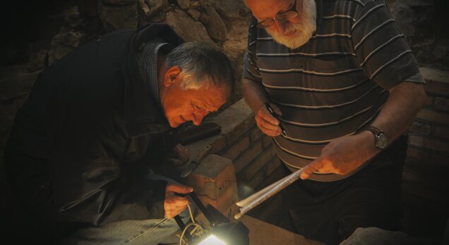 Autoři knihy, Michal Tryml a Zdeněk Dragoun, během poslední fáze výzkumu v chaberském kostele (foto M. Pavýza, 2014) Autoři knihy, Michal Tryml a Zdeněk Dragoun, během poslední fáze výzkumu v chaberském kostele (foto M. Pavýza, 2014)