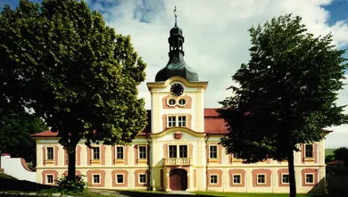 Zámek Nebílovy