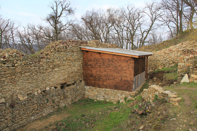 Středověký hrad Templštejn u Jamolic