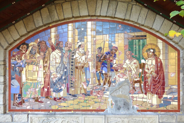 První zastavení Jurkovičovy–Koehlerovy křížové cesty na Sv. Hostýně, stav keramické mozaiky před konzervací