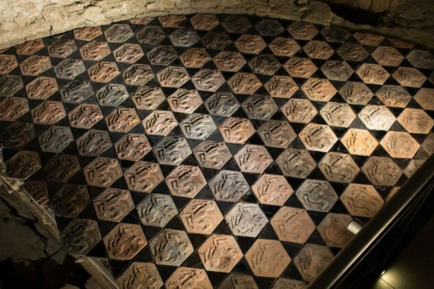 Replika podlahy (foto L. Svoboda, MFF UK)