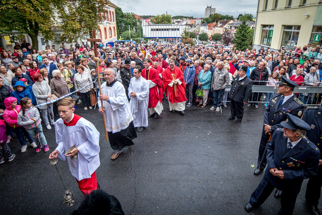 Svěcení zvonů se zúčastnily tisíce obyvatel města a více než sto německých rodáků z Chodova