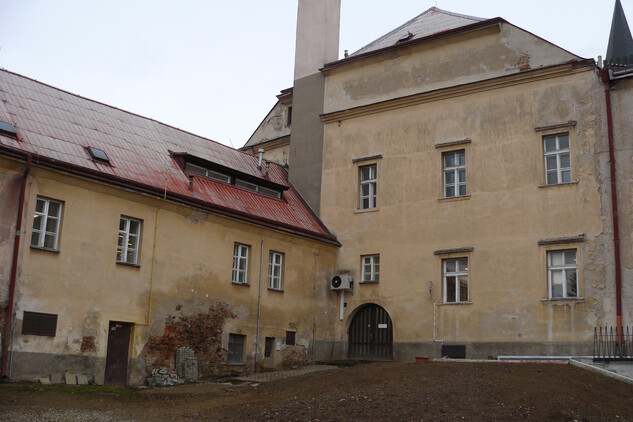 Vnitřní dvůr před obnovou, foto: Městský úřad Havlíčkův Brod, nepodléhá CC